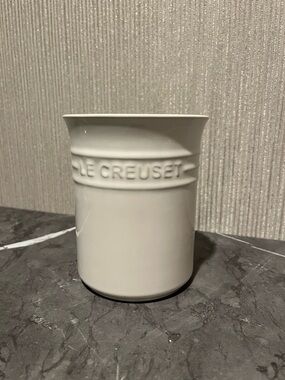 NEW Le Creuset Utensil Crock